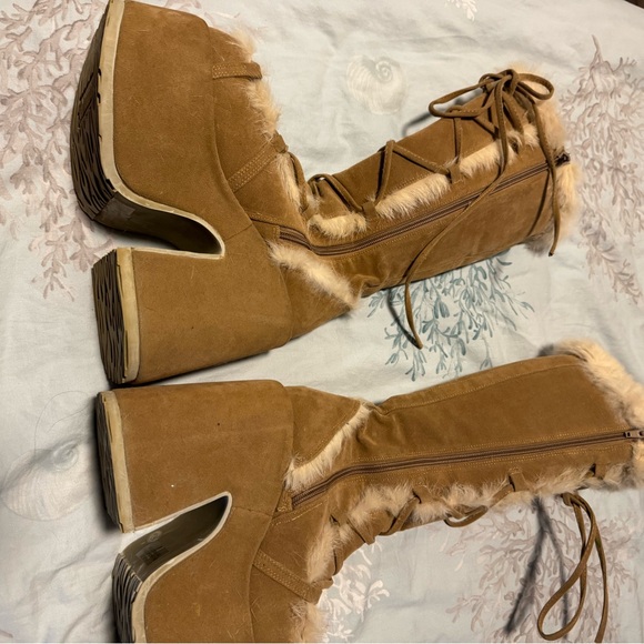 Demonia Tan Fur-Lined Platform Boots 8 - Picture 4 of 5